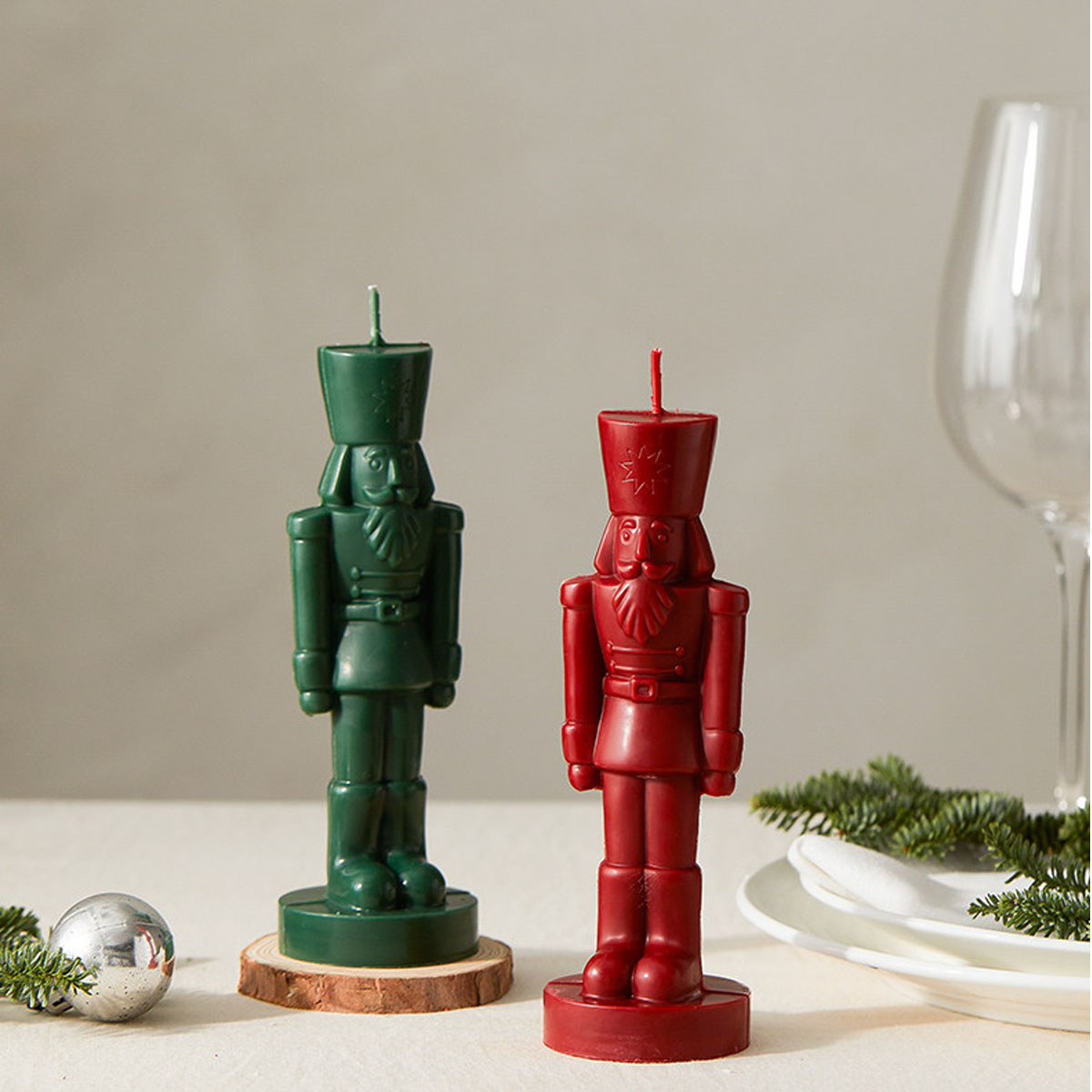 Large Nutcracker Soldier Plast - đánh giá và giá Nutcracker Figurine